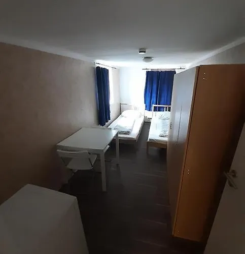 Low Budget Hostel Rooms Eversbuschstr 168